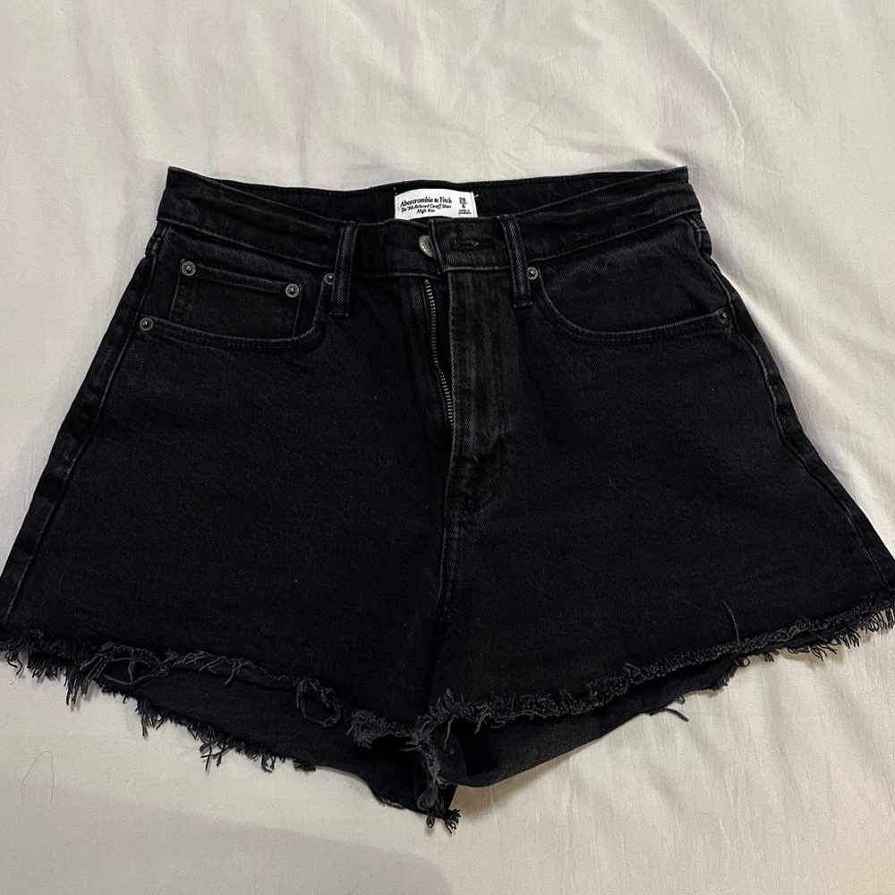 Abercrombie Curve Love 90s Relaxed Cutoff Short High Rise